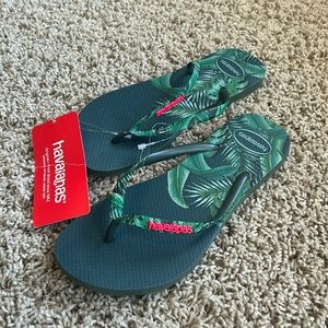 NWT Tropical Havaianas🌴